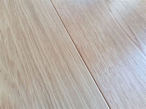 Parquet de madera de aspecto rústico con barniz mate | TPI