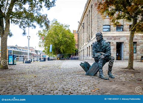 View of John Cabot Statue in Bristol Editorial Photography - Image of cabot, quiet: 198143037