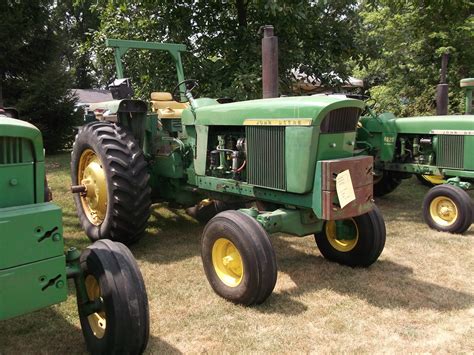 John Deere 4520: Specs, Engine, Transmission, Dimensions