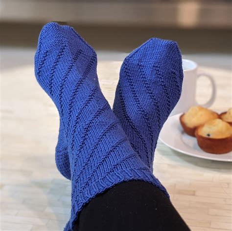 Free Pattern for Easy Knit Spiral Socks — Knit Paint Sew