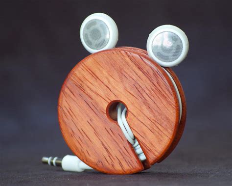 Wooden Earphone Cord Organizer | Gadgetsin