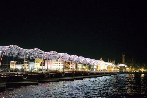 Queen Emma Bridge Curacao: Two bridges connect Punda to Otrobanda. For ...