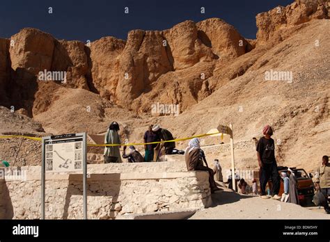 Archaeologists working at site of Tutankhamun tomb, Valley of the Kings ...