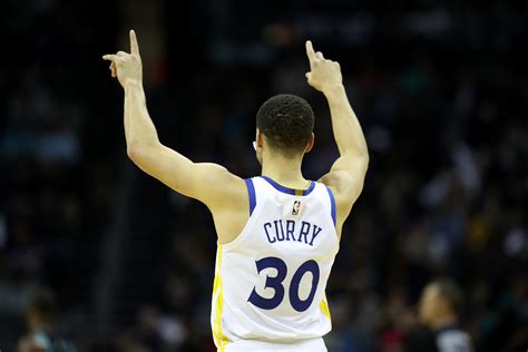 Video: Stephen Curry Drains Insane Buzzer-beater from Spurs' Three ...