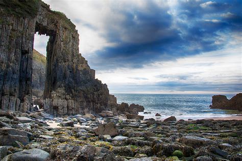 Sea arch at Skrinkle Haven, Pembrokeshire - Wales Coast Path