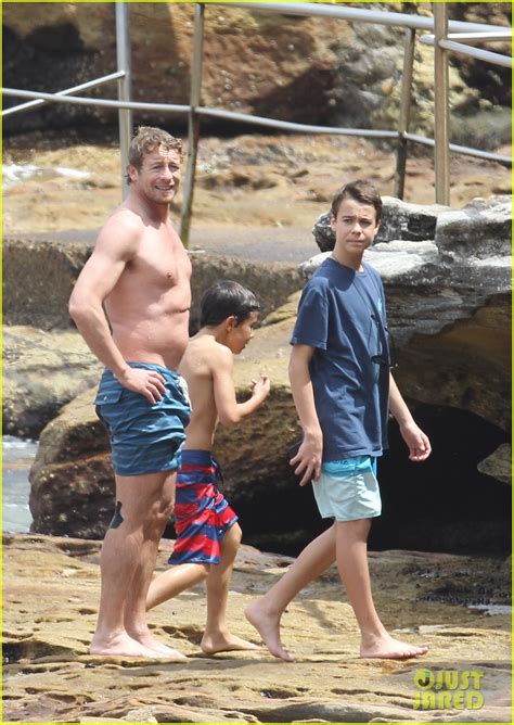 Simon Baker: Shirtless Beach Day with the Family!: Photo 3012316 | Celebrity Babies, Claude ...