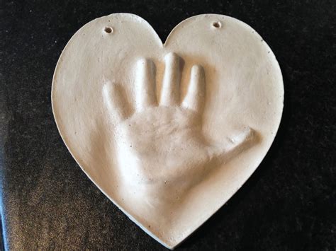 Pre-school Play: 3D Handprint Gift