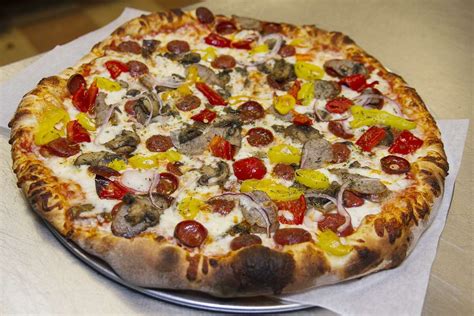 Capos Pizza earns Reader’s Choice pick for Best Pizza in S.A.