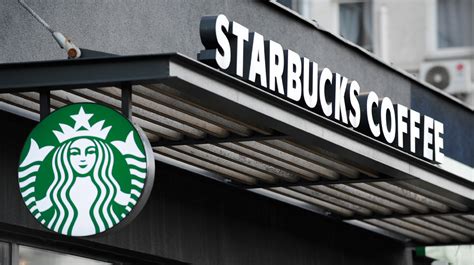 Lahore-Based Cafe Ordered to Stop Using 'Starbucks' Logo by CCP