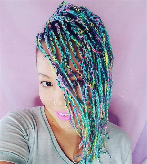 20 Cosy Hairstyles with Yarn Braids