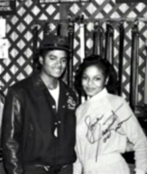 MICHAEL JACKSON AND JANET JACKSON RARE PHOTO - Michael and Janet ...