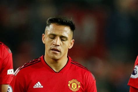 Alexis Sanchez injury update: Man Utd man ruled out for 'a long time' with 'aggressive' muscle ...