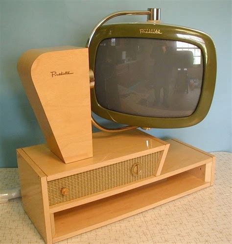 TYWKIWDBI ("Tai-Wiki-Widbee"): Futuristic television set (1958)