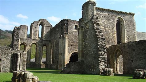 Valle Crucis Abbey - llangollen.com