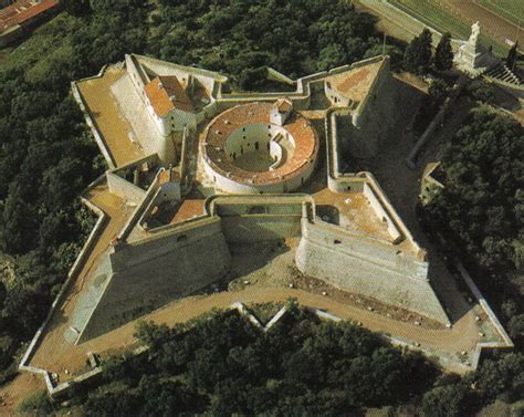 THE WORLD GEOGRAPHY: 15 Star-Shaped Forts From Around the World