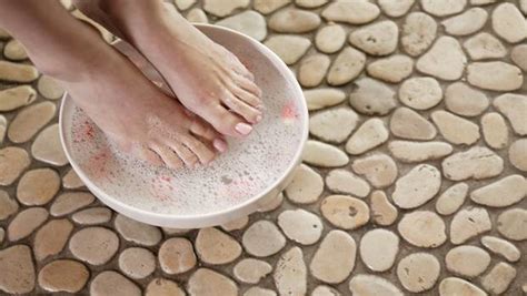 8 natural home remedies for foot odor you should know