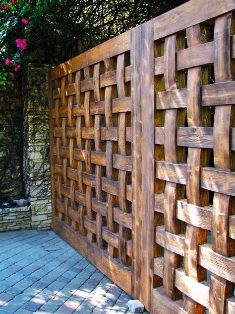 30+ Fancy Wooden Fence Styles and Designs (with Pictures)