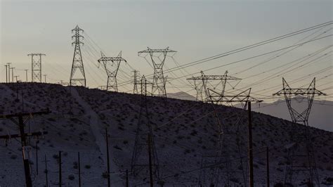 Dodging Blackouts, California Faces New Questions on Its Power Supply - The New York Times