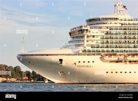 Ventura cruise ship hi-res stock photography and images - Alamy