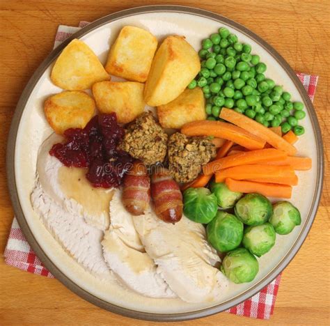 Roast Turkey Christmas Dinner Stock Image - Image of meal, peas: 33605935