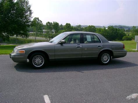 2001 Ford crown victoria lx mpg