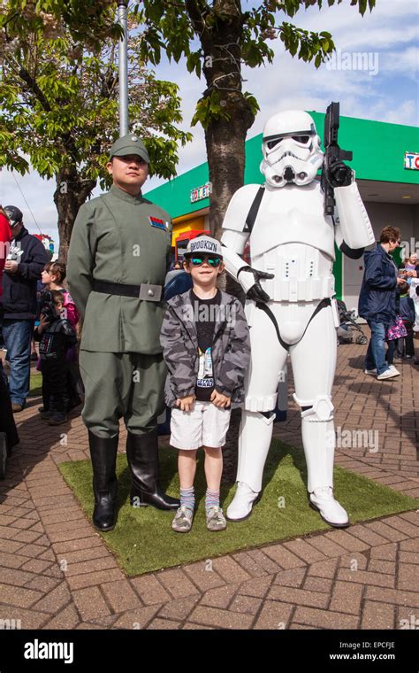 Star Wars Fancy dress at Legoland Windsor on World Star Wars day " May ...