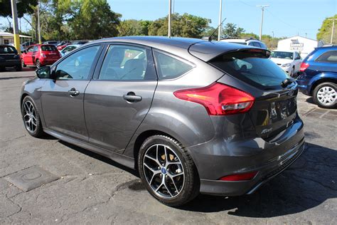 Pre-Owned 2015 Ford Focus SE Hatchback 4 Dr. in Tampa #1947 | Car Credit Inc.