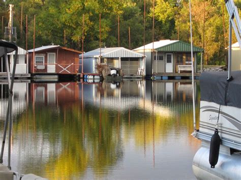 REACHING TO THE SKIES: Travel #1: Floating Cabins