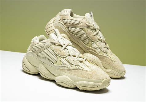 adidas Yeezy 500 - Super Moon Yellow - chega ao Brasil em Junho