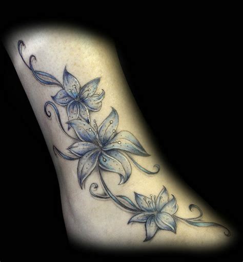 Lilien Tattoo – 25 eindrucksvolle und inspirierende Ideen für Frauen