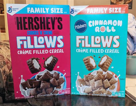 New Fillows Cereal REVIEW! Hershey's Cookies 'n' Creme & Pillsbury Cinnamon Roll