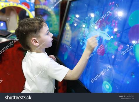 20,010 Game touchscreen Images, Stock Photos & Vectors | Shutterstock