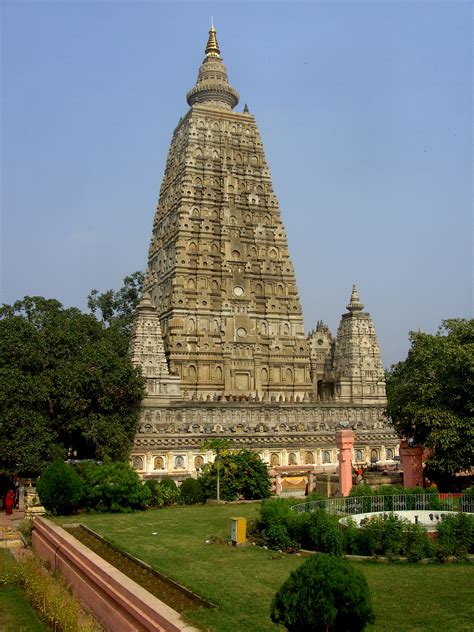 Mahabodhi Temple (Bodh Gaya) Historical Facts and Pictures | The ...