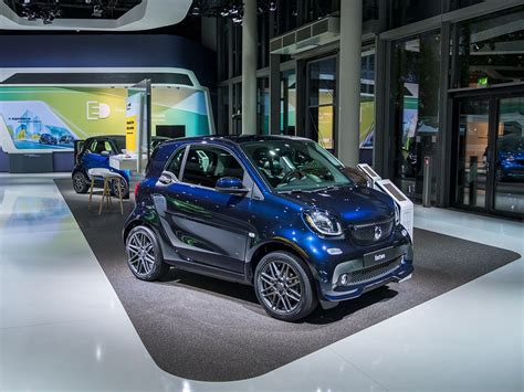 smart official on Twitter: "What a classy car. This smart fortwo wears ...