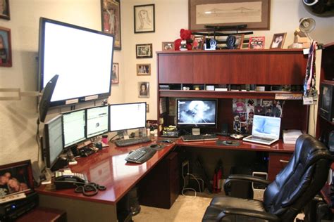 The main system, consisting of the four front-and-center monitors on the desk. Description from ...