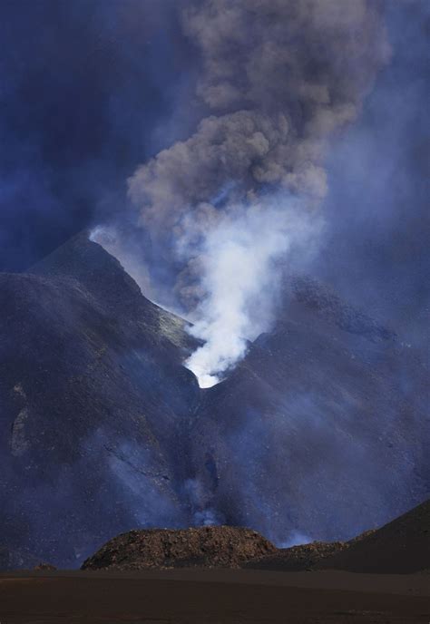 in front of the volcano | Cape verde, Volcano, Island