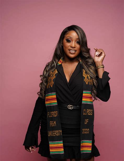 FAMU GRAD | Senior photo outfits, Graduation photoshoot, Grad photoshoot