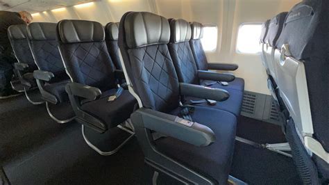 Review: Qantas Economy Class | Perth naar Adelaide | Boeing 737-800 ️ ...