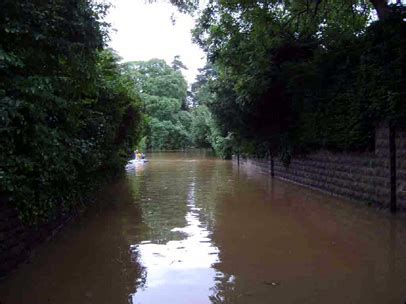 BBC - Hereford and Worcester - In Pictures - Floods in Evesham July 2007