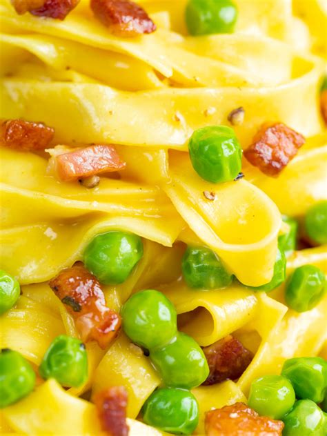 Easy Pasta Carbonara with Peas and Bacon - Krumpli