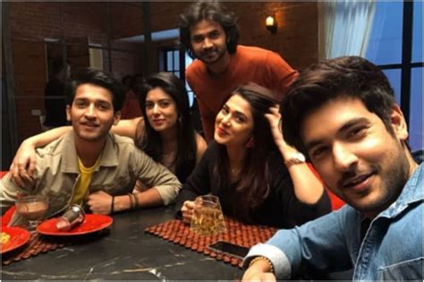 Beyhadh 2 Actors Jennifer Winget, Shivin Narang Enjoy Christmas Feels ...