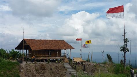 gubuk sederhana bagaikan gedung mewah sekolahan bagi teman kita di ...