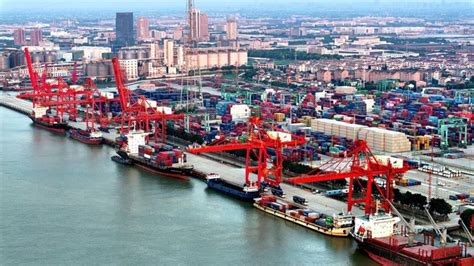 Zhangjiagang port sees surge in international traffic in H1