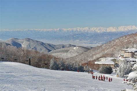 Shiga Kogen: Japan's Largest Ski Resort - SNOW MONKEY RESORTS