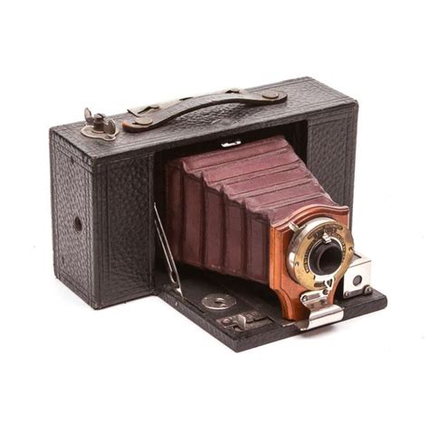 Vintage Kodak No. 2 Folding Brownie Camera | Brownie camera, Vintage, Kodak