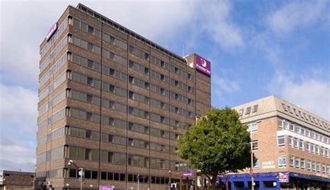 Premier Inn Brentwood - Hotels in Brentwood CM14 4EG - 192.com