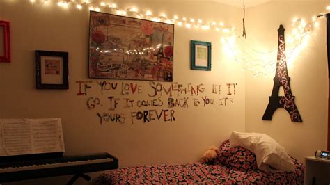 30 Romantic String Light Ideas For the Bedroom