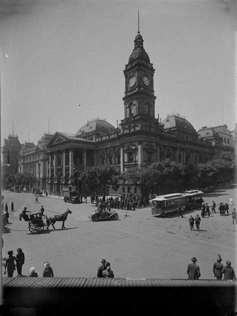 Melbourne Town Hall in the 1910s. •State Library of Victoria• 🌹 | Melbourne australia, Old ...