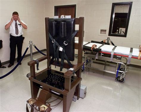 In Tennessee, inmates opt for electric chair over injection