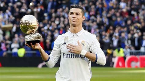 Cristiano Ronaldo brinda su cuarto Balón de Oro al Bernabéu